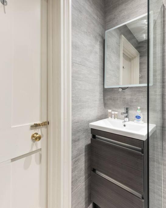 Stunning 3 Bedroom Flat In Bruntsfield * Édimbourg